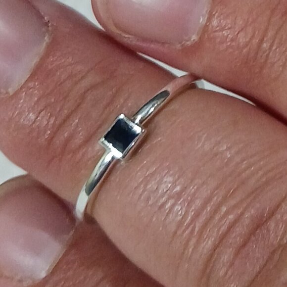 NWOT Dainty Stackable Sterling Silver Cube Blue Sapphire Ring Size 8 - Picture 2 of 16